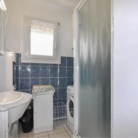 2 Bedroom Gorgeous Apartment In Amelie-Les-Bains *